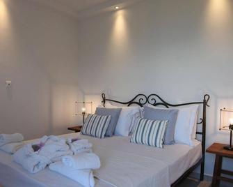 The Beach House - Afytos - Slaapkamer