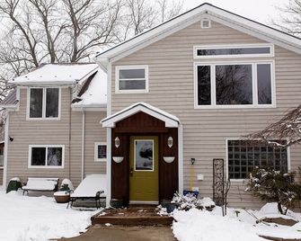 Charming Rustic Farmhouse in NS Wine & Ski Country, The Gaspereau Valley! - Wolfville - Building