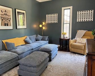 Blue Suede Suite in the heart of downtown Corinth - Corinth - Sala de estar