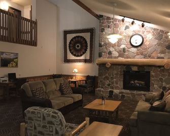 Boarders Inn & Suites By Cobblestone Hotels - Wautoma - Wautoma - Lounge