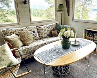 4 Star Holiday Home in Uddevalla - Uddevalla - Vardagsrum