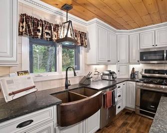Au Sable River Holy Waters Estate - Grayling - Keuken