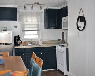Midtown Cottages - Myrtle Beach - Kitchen