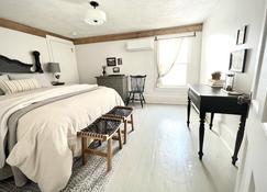 Hidden Gem: Cozy apartment in downtown Hughesville - Hughesville - Bedroom