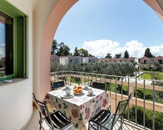 Family Village M4 Pool And Sea, Otranto, Italy - Otrante - Balcon