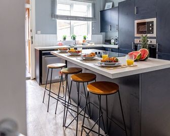 Castleford Stay, Families & Work Trips at Liquorice Lodge - Castleford