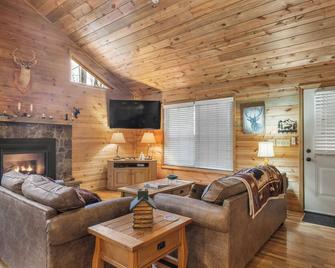 Log cabin nestled in the mountains and situated on Collett Creek - Andrews - Sala de estar