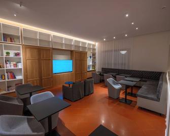 هوتل موديرنو - اسيسي - ردهة