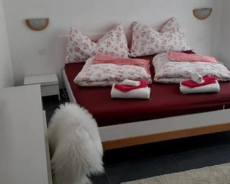 Holiday house Lenz for 1 - 8 persons with 4 bedrooms - Detached holiday house - Lantsch/Lenz - Habitación