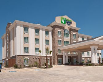 Holiday Inn Express & Suites Pearsall By IHG - Pearsall - Building