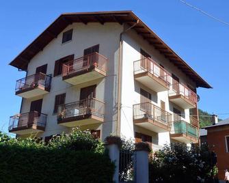 One bedroom appartement with balcony and wifi at Monterosso Grana - Demonte - Edificio