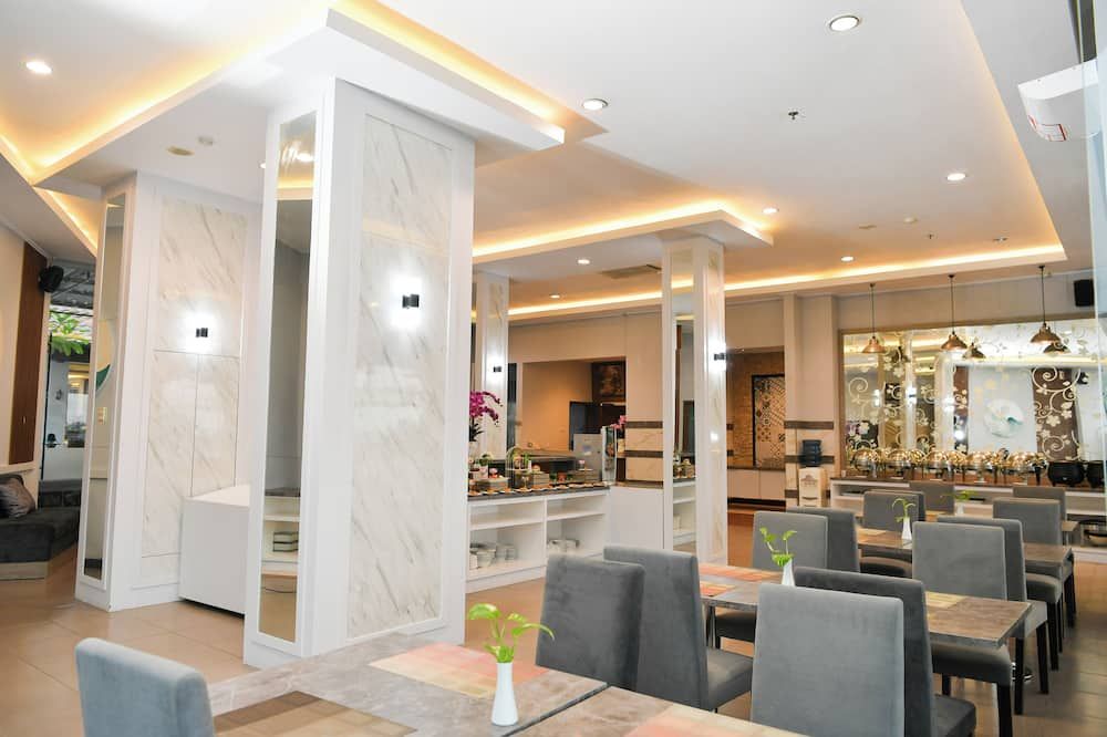 فرون ت أون إتكاي ريزورت سيمارانج