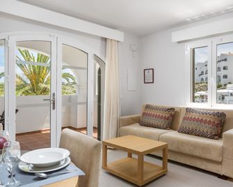 White Sands Beach Club - Es Mercadal