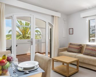 White Sands Beach Club - Es Mercadal
