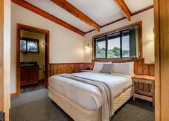 Freycinet Cottage 1 - Coles Bay - Bedroom