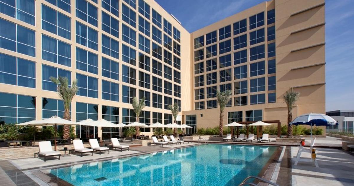 Yas island abu. Абу-Даби Centro Rotana. Отель yas Island Rotana Абу Даби. Yas Island Rotana 4* Абу-Даби. Centro yas Island Rotana 3*.