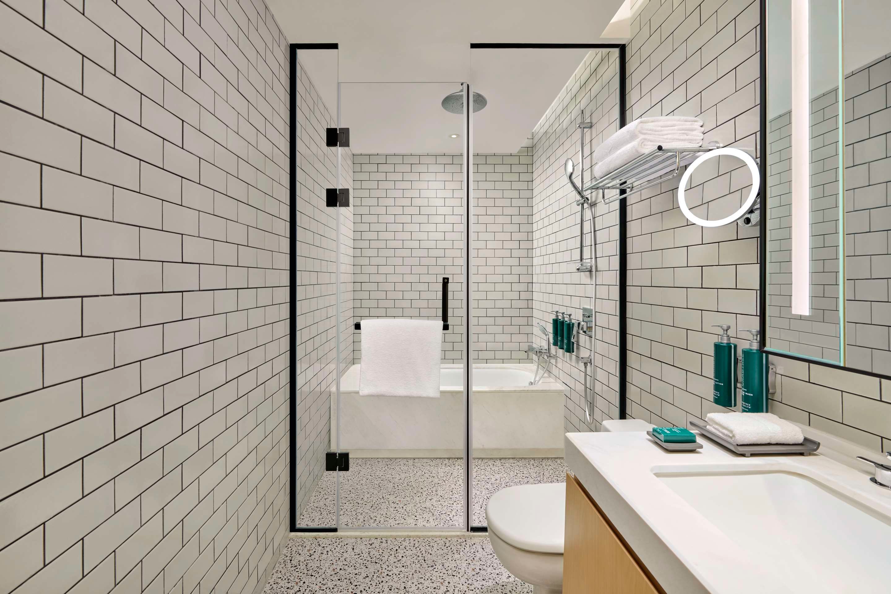 DoubleTree by Hilton Shenzhen Airport Residences