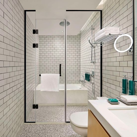 DoubleTree by Hilton Shenzhen Airport Residences image 1