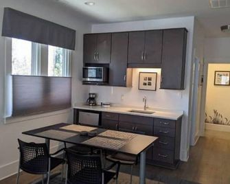 Architect's Studio @ the heart of Downtown Raleigh - Raleigh - Kitchen