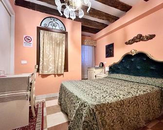 ألوجي سيرينا - البندقية - غرفة نوم