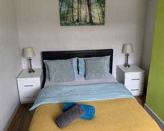 Winstanley House - Wellingborough - Bedroom