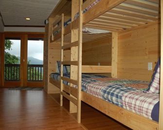 Classic Mountain Home With Two Living Areas, Incredible Views - Wifi - McGaheysville - Bedroom