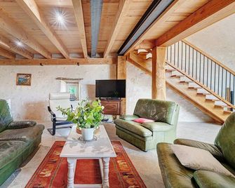 Country House “Château De La Beauze Annex” with Private Pool, Terrace, and Wi-Fi - Les Lèves-et-Thoumeyragues - Living room
