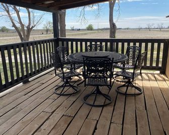 Charming 2-bedroom farmhouse in Shamrock, TX - Shamrock - Balkon