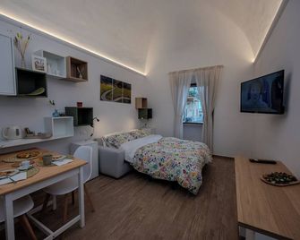 Volterra view - downtown on foot. Studio apartment with a view in the historic center. - Volterra - Quarto