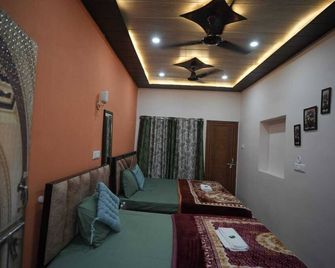 Ambricana Paying Guest House - Варанасі - Спальня