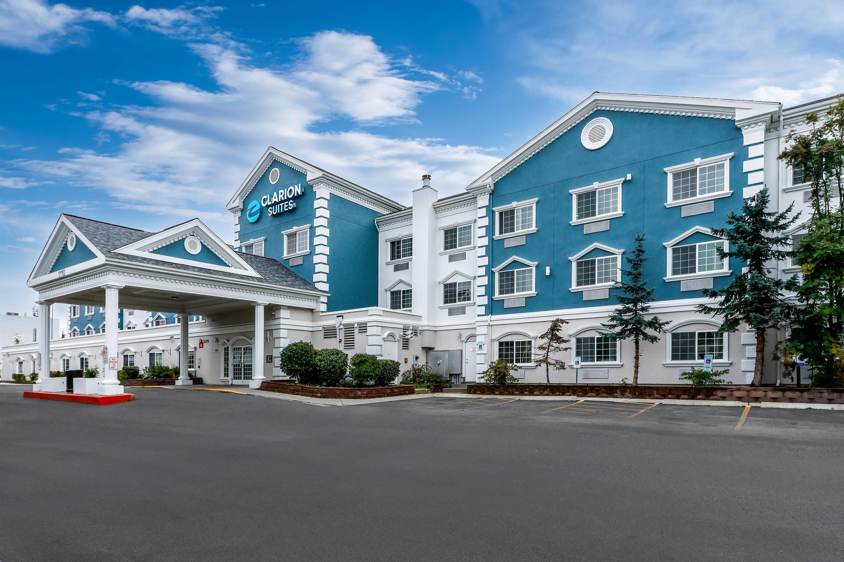 أجنحة كلاريون الفندقية في أنكوراج داون تاون - انتشوراج - مبنى