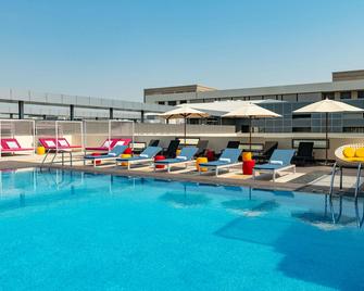 Element Dubai Airport - Dubai - Pool