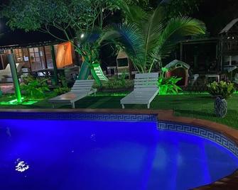 macoco resort - ลูอันดา - สระว่ายน้ำ