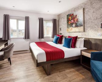 Signature Suites - Peterborough - Bedroom