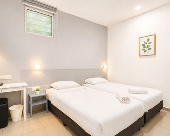 Grand Swiss Hotel - George Town - Bedroom