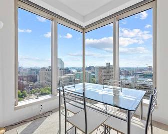 TD Garden apartment apartment in historic west end - Boston - Ruang makan