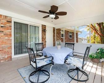 Ashwood Arbor 6 bedrooms 3 bath sleeps 13 - West Chester - Patio