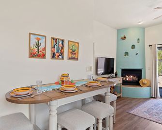 True desert experience, private casita in NW Tucson/Oro Valley area - Casas Adobes - Comedor