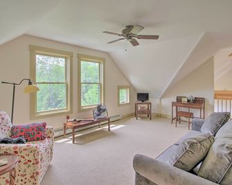 Home w/ Fire Pit, 7 Mi to Attitash Mtn Resort - Jackson - Wohnzimmer