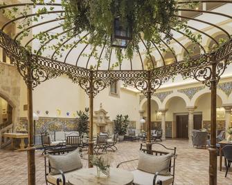 Hotel Ilunion Mérida Palace - Merida - Lobby