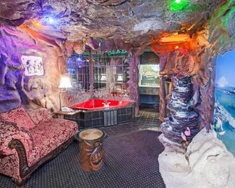 Days Inn & Suites by Wyndham Terre Haute - Terre Haute - Phòng ngủ