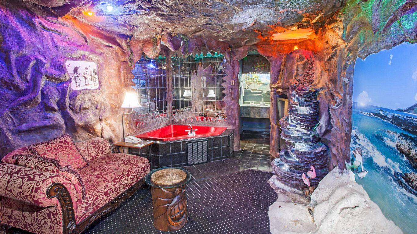 Days Inn & Suites by Wyndham Terre Haute