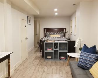 1Bd/1Bth w/kitchenette, 1 mile to Space Needle, 75 walk score, free parking - Seattle - Bedroom