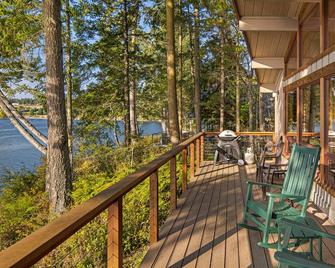 Waterfront Home on Westcott Bay! (Oyster Beach) - Roche Harbor - Balkon