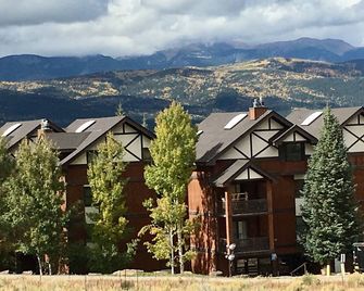 WiFi..Clean & Updated 2 Bedroom, 2 Bath w/Dish Network, BBQ grill, travel locker - Angel Fire - Building