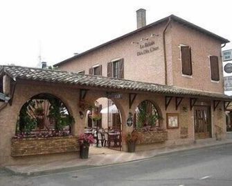 Le Relais Des Dix Crus - Logis Hôtel - Corcelles-en-Beaujolais - Building