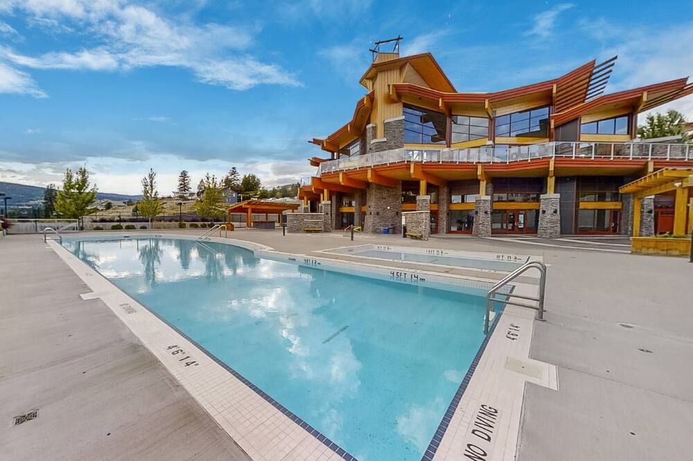 Top Floor Condo at Amenity Rich Resort - Westbank - Piscine