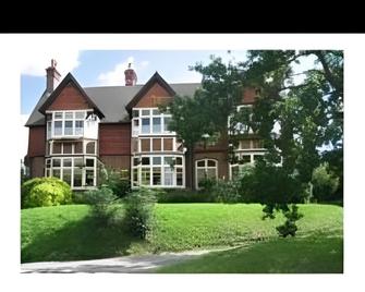 Tree Hotel at Iffley - Oxford - Building