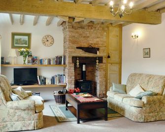 2 bedroom accommodation in Westborough, near Newark - Newark-on-Trent