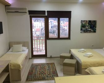 Guest House City Star - מוסטר - חדר שינה